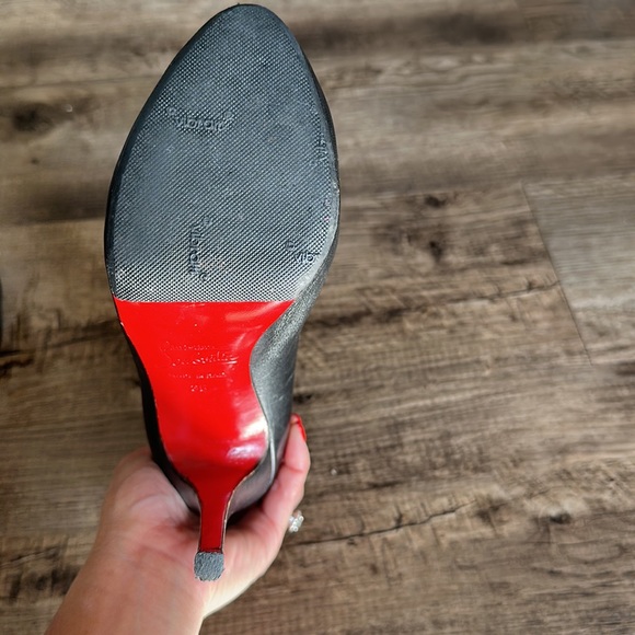 Christian Louboutin black very prive peep toe heels 35 5 - Picture 7 of 7